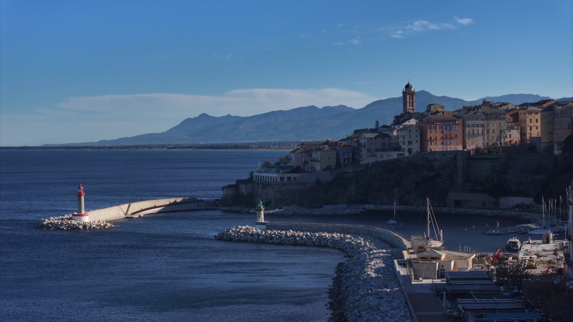 Le vieux port de Bastia vu depuis les hauteurs